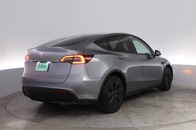 2024 Tesla Model Y — photo 2 of 23