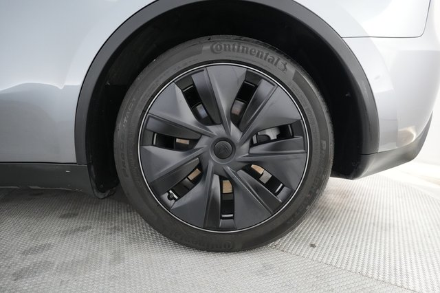 2024 Tesla Model Y — photo 7 of 23