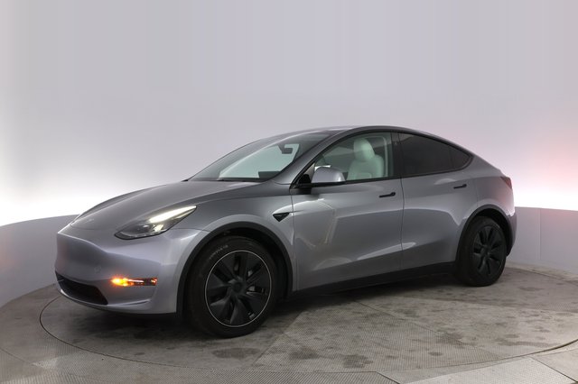 2024 Tesla Model Y — photo 14 of 23