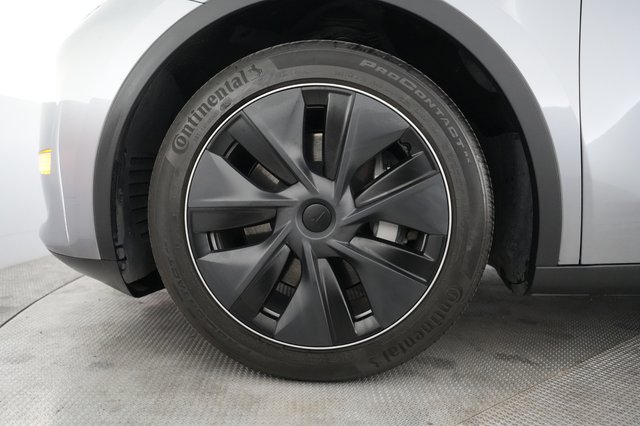 2024 Tesla Model Y — photo 15 of 23