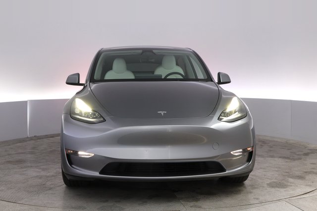 2024 Tesla Model Y — photo 9 of 23
