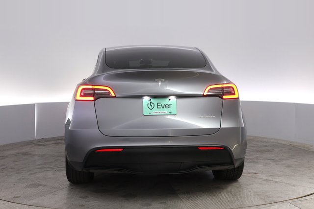 2024 Tesla Model Y — photo 12 of 23