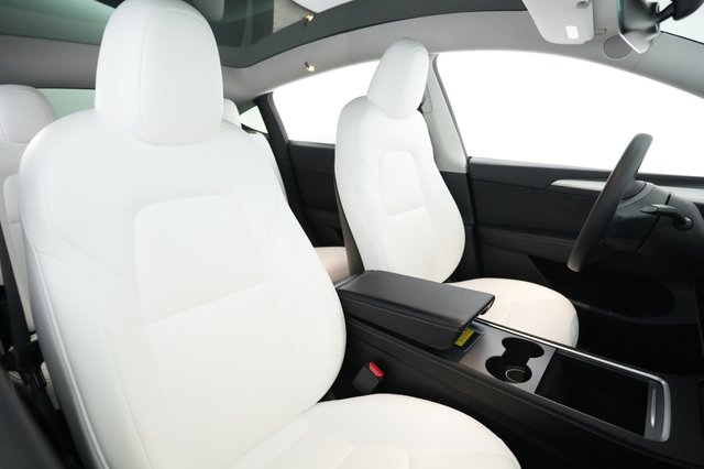 2024 Tesla Model Y — photo 18 of 23