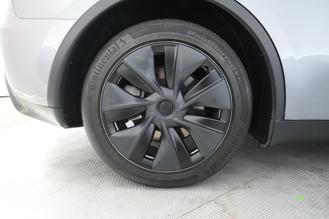 2024 Tesla Model Y — photo 17 of 23