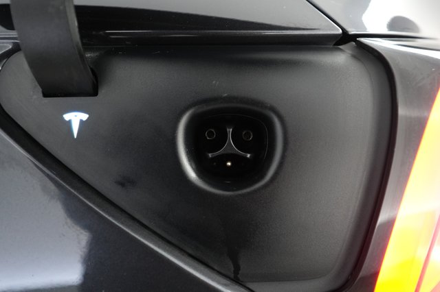 2024 Tesla Model Y — photo 8 of 24