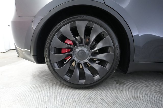 2024 Tesla Model Y — photo 17 of 24