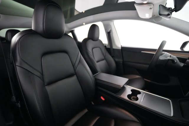 2024 Tesla Model Y — photo 18 of 24