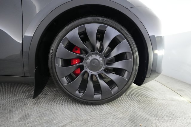 2024 Tesla Model Y — photo 16 of 24
