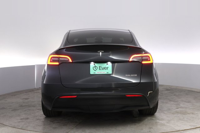 2024 Tesla Model Y — photo 12 of 24