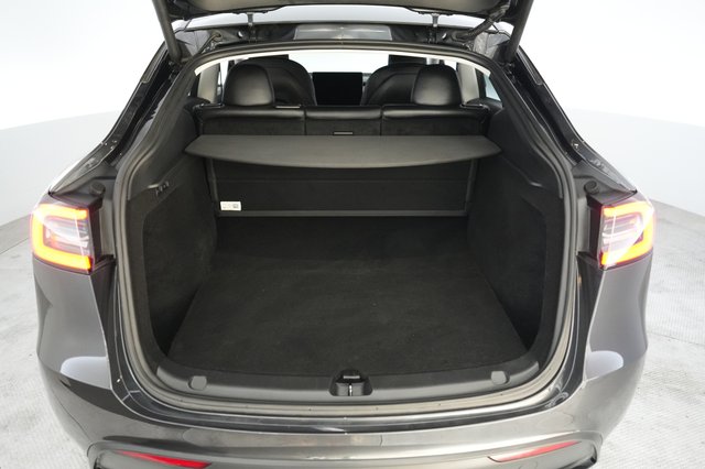 2024 Tesla Model Y — photo 6 of 24