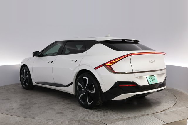2024 Kia EV6 — photo 12 of 22