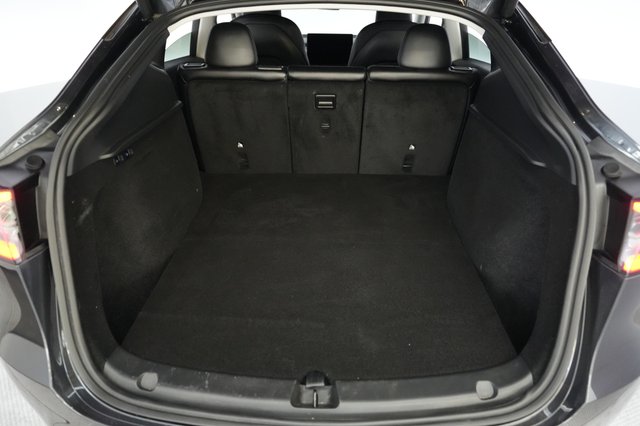 2025 Tesla Model Y — photo 6 of 21