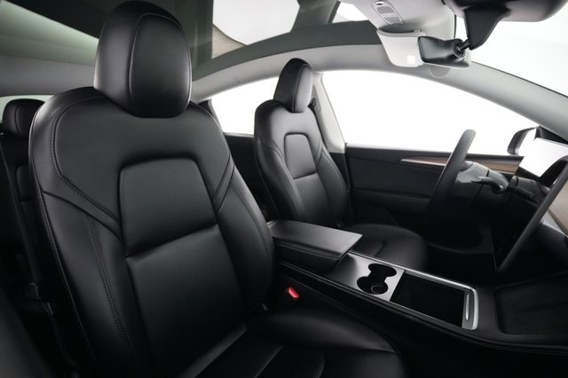 2025 Tesla Model Y — photo 18 of 21