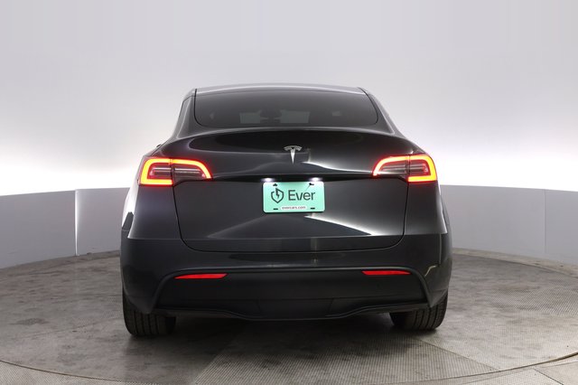 2025 Tesla Model Y — photo 12 of 21