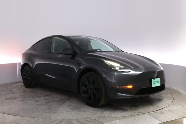 2025 Tesla Model Y — photo 10 of 21