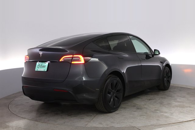 2025 Tesla Model Y — photo 2 of 21