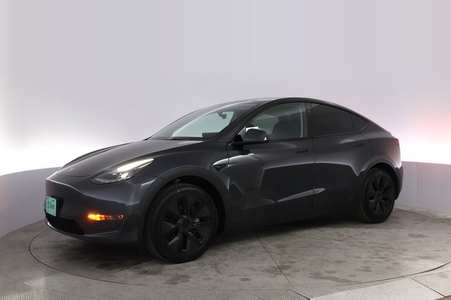 2025 Tesla Model Y — photo 14 of 21