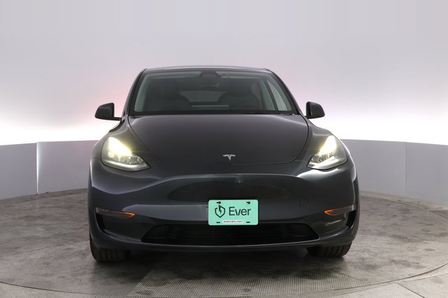 2025 Tesla Model Y — photo 9 of 21