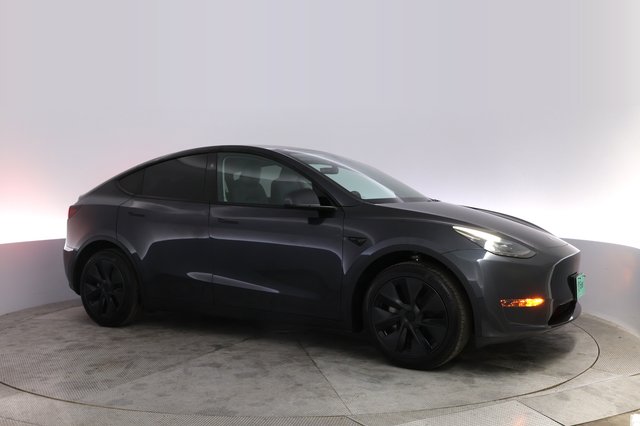 2025 Tesla Model Y — photo 11 of 21