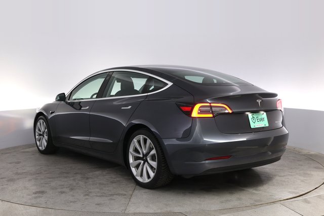 2018 Tesla Model 3 — photo 13 of 21