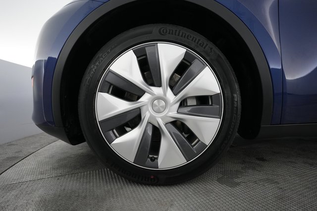 2023 Tesla Model Y — photo 17 of 21