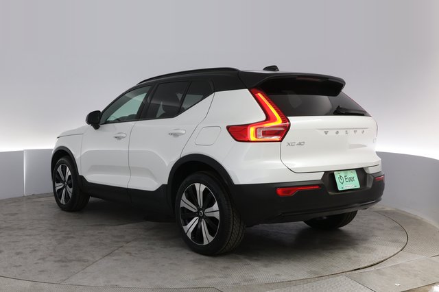 2023 Volvo XC40 Recharge — photo 13 of 21