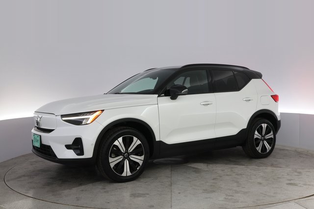 2023 Volvo XC40 Recharge — photo 14 of 21