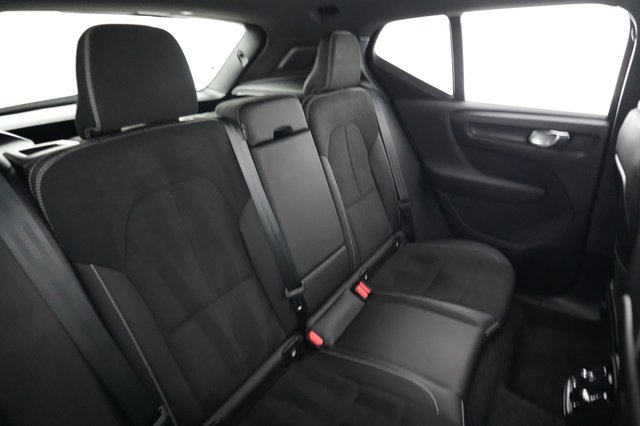 2023 Volvo XC40 Recharge — photo 4 of 21