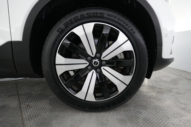 2023 Volvo XC40 Recharge — photo 16 of 21