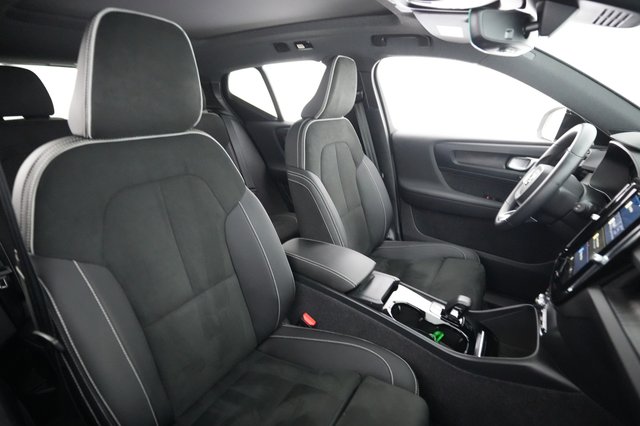 2023 Volvo XC40 Recharge — photo 18 of 21