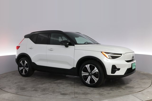 2023 Volvo XC40 Recharge — photo 11 of 21