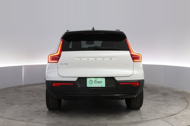 2023 Volvo XC40 Recharge — photo 12 of 21