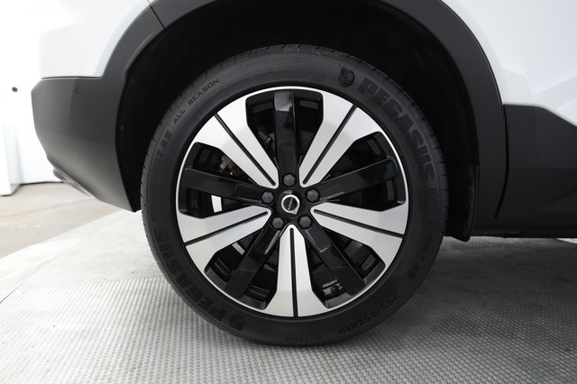 2023 Volvo XC40 Recharge — photo 17 of 21