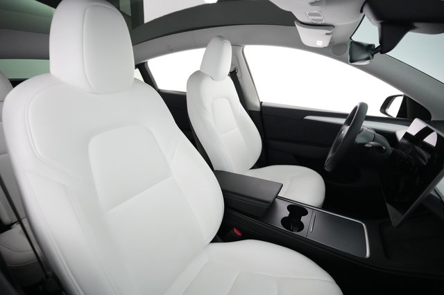 2024 Tesla Model Y — photo 18 of 21