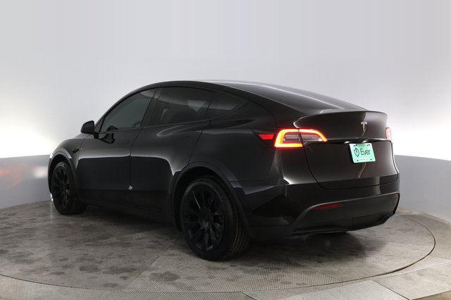 2024 Tesla Model Y — photo 13 of 21