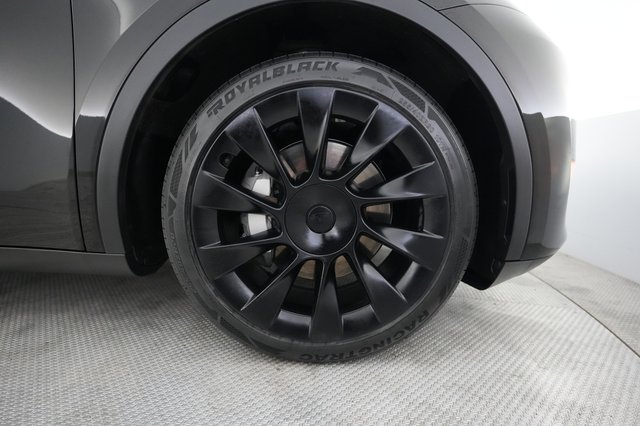 2024 Tesla Model Y — photo 16 of 21