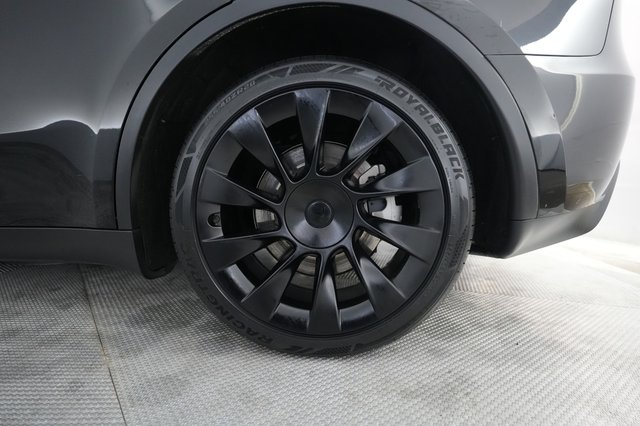 2024 Tesla Model Y — photo 7 of 21