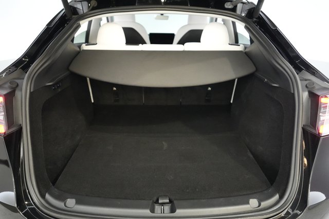 2024 Tesla Model Y — photo 6 of 21