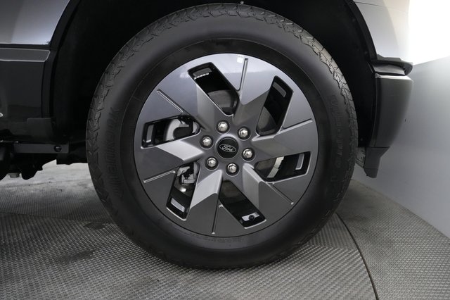 2025 Ford F-150 Lightning — photo 9 of 13