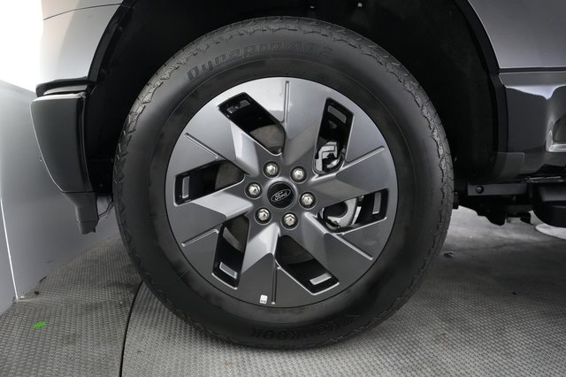 2025 Ford F-150 Lightning — photo 8 of 13
