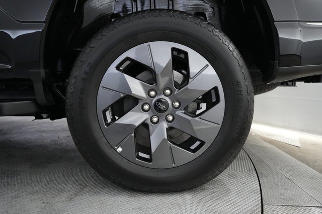 2025 Ford F-150 Lightning — photo 6 of 13