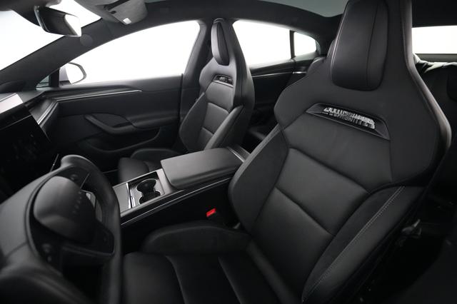 2025 Tesla Model S — photo 3 of 21