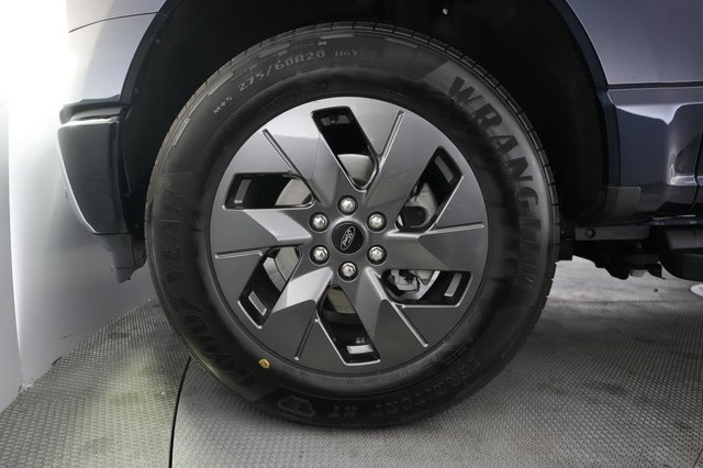 2025 Ford F-150 Lightning — photo 9 of 17