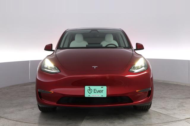 2025 Tesla Model Y — photo 9 of 23