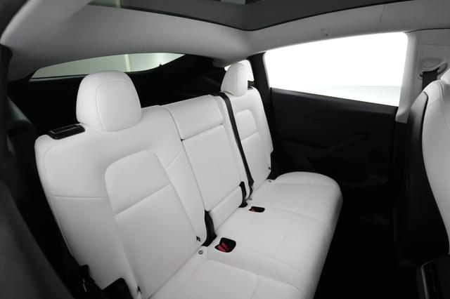 2025 Tesla Model Y — photo 4 of 23