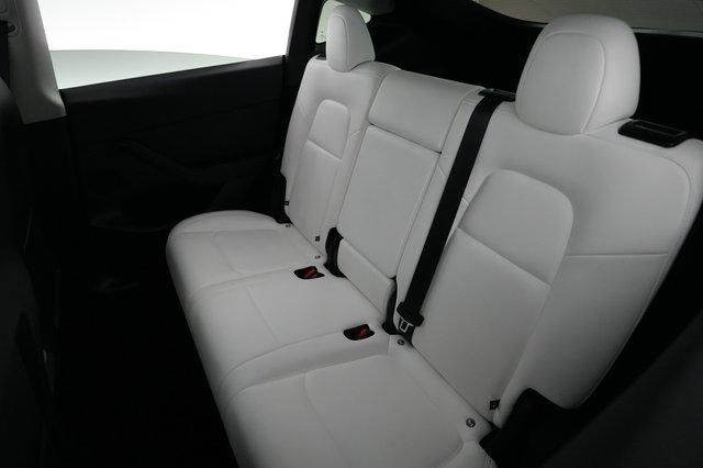 2025 Tesla Model Y — photo 18 of 23