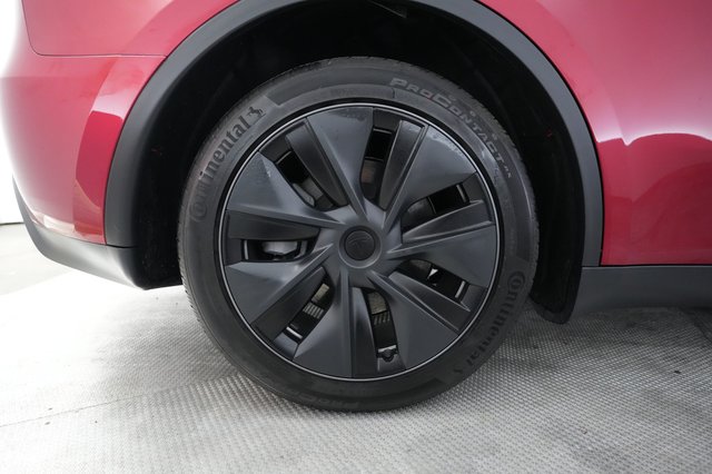 2025 Tesla Model Y — photo 16 of 23