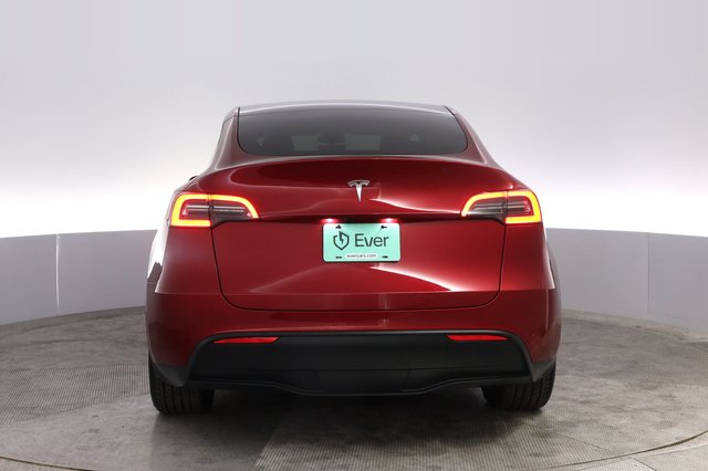 2025 Tesla Model Y — photo 12 of 23