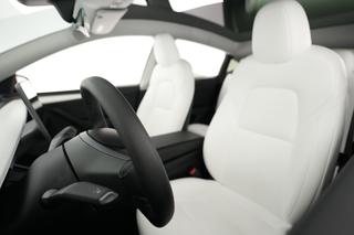 2025 Tesla Model Y — photo 3 of 23