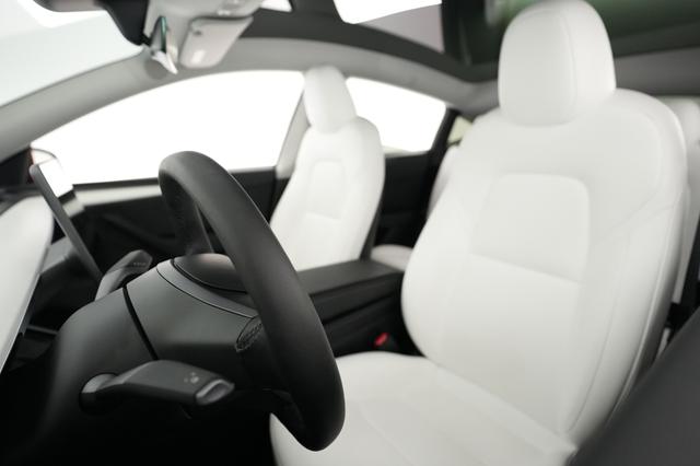 2025 Tesla Model Y — photo 3 of 23